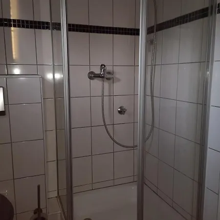 Charmantes Haus-im-haus Mit Eigenem Hauseingang Apartman *