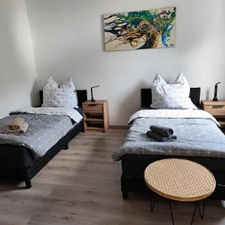 Charmantes Haus-im-haus Mit Eigenem Hauseingang Daire