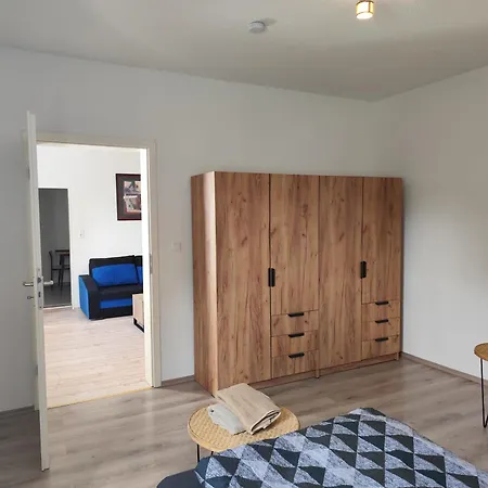 Charmantes Haus-im-haus Mit Eigenem Hauseingang Apartman *