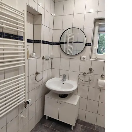 Charmantes Haus-im-haus Mit Eigenem Hauseingang