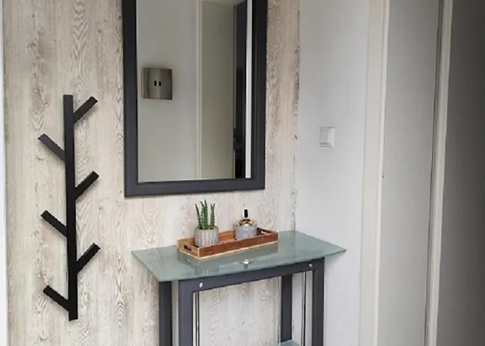 شقة Charmantes Haus-im-haus Mit Eigenem Hauseingang *