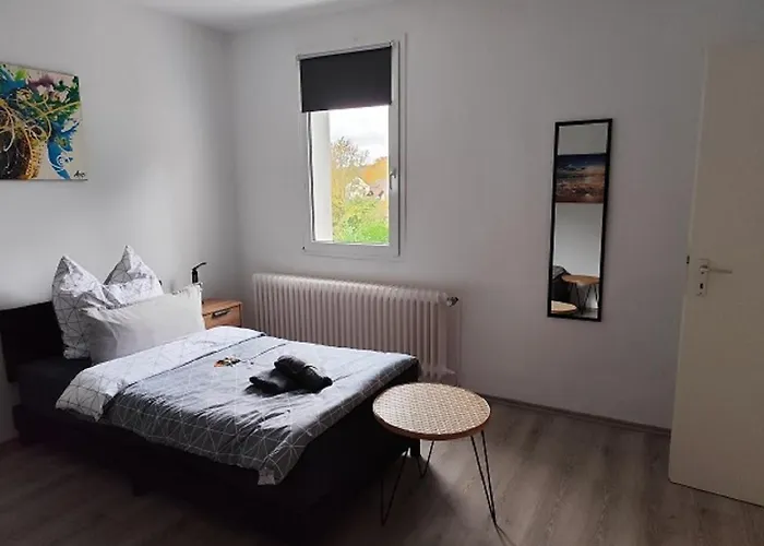 Charmantes Haus-im-haus Mit Eigenem Hauseingang