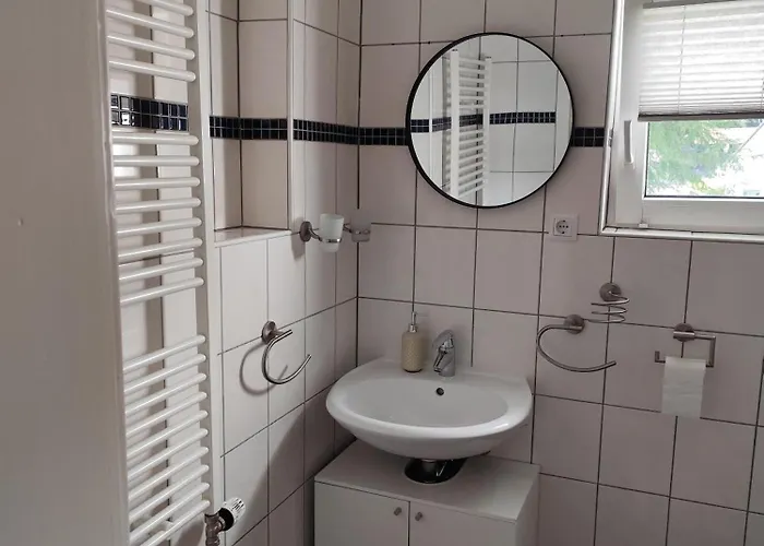 Charmantes Haus-im-haus Mit Eigenem Hauseingang شقة