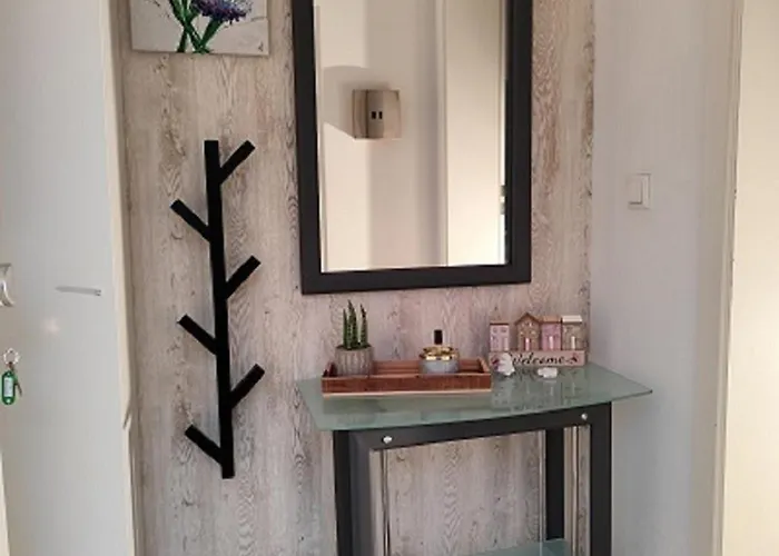 Charmantes Haus-im-haus Mit Eigenem Hauseingang