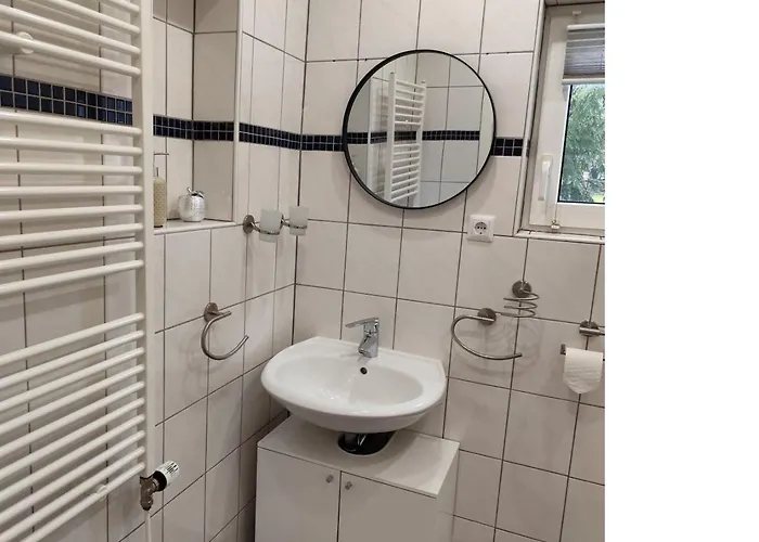 Charmantes Haus-im-haus Mit Eigenem Hauseingang